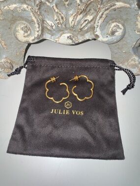 Julie Vos Gold gardenia small hoop Earrings